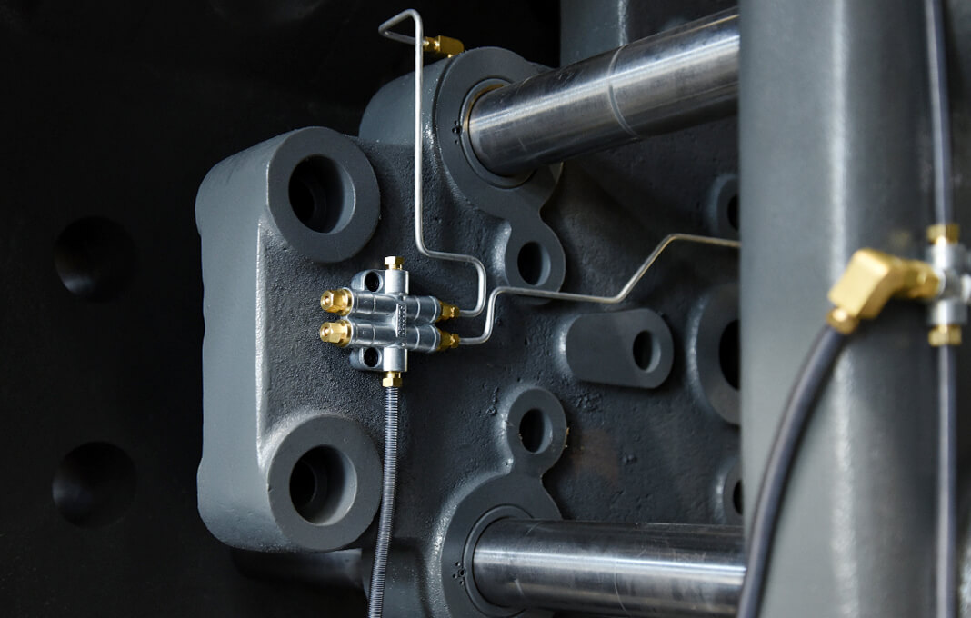 Servo Motor Injection Moulding Machine （350Ton - 850Ton)  detail